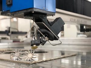 Machine de découpe au jet d'eau 3D avec 5 axes de coupe CNC à jet d'eau à vendre
