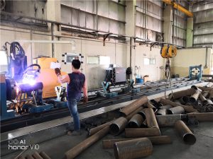 découpeuse en acier pour la coupe de tuyau en métal de coupe de laser de fibre à vendre