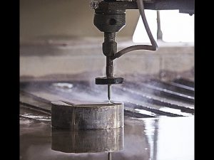 Découpe au jet d'eau CNC Découpe au jet d'eau CNC pour couper l'acier - Granit - Plastique