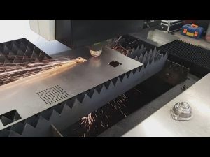 Comment la découpeuse de laser de commande numérique par ordinateur de tôle de fibre de la Chine Accurl 700w 1000w pour l'acier inoxydable