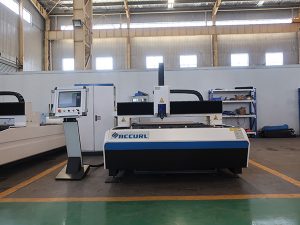 prix de vente chaude de découpeuse de laser en métal